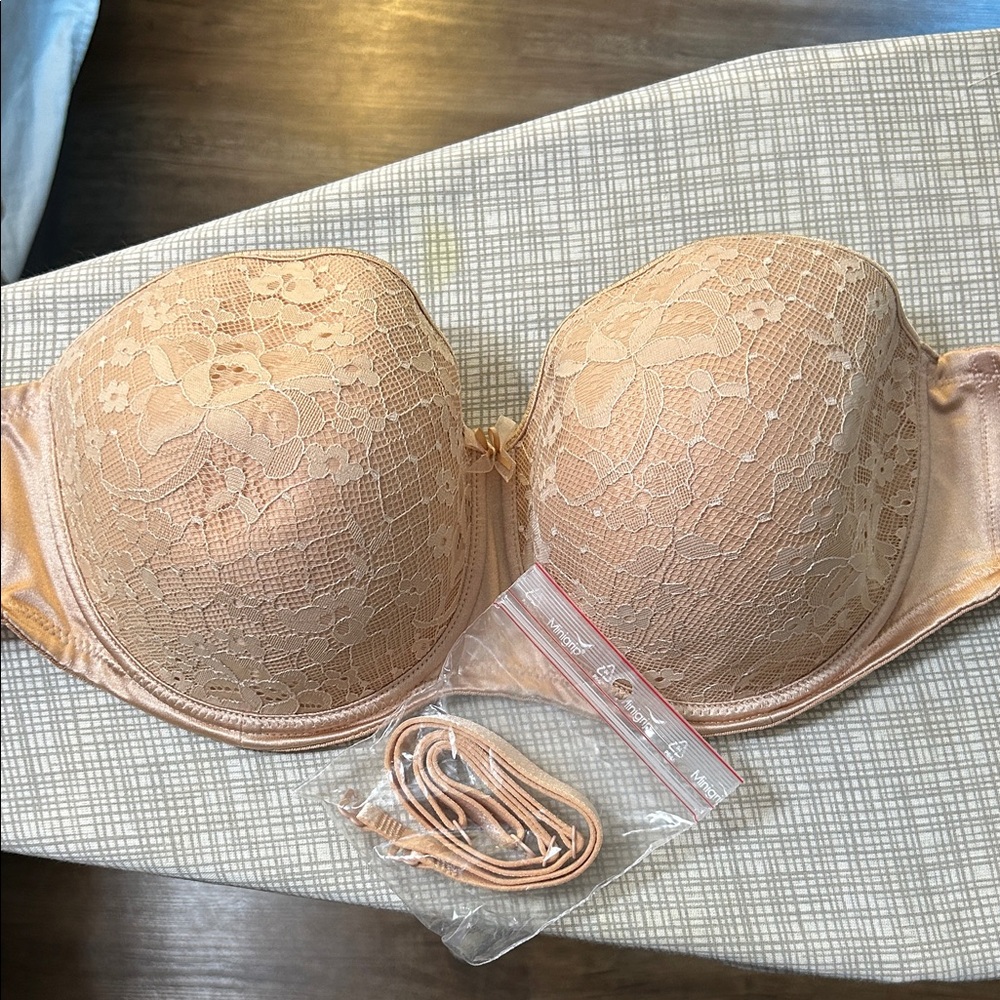 Lace Underwire Strapless Bra in Tan